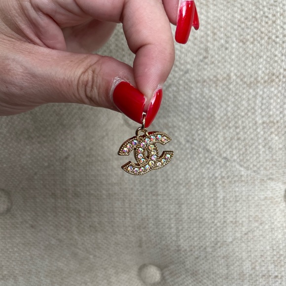 Iridescent Crystal Pull Charm - Picture 2 of 4